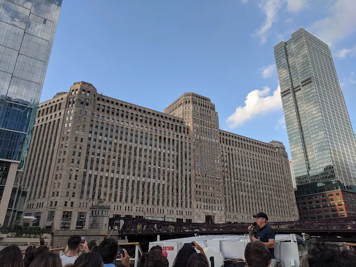 150 N Wacker Drive Building Picture 7