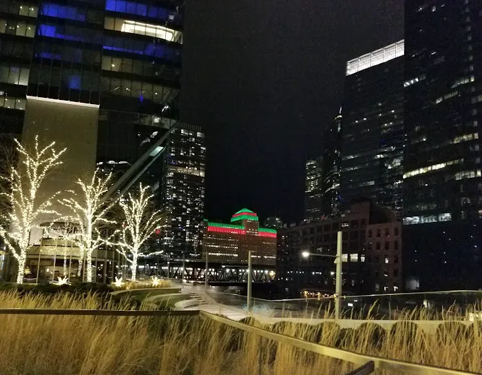 150 N Wacker Drive Building Picture 8