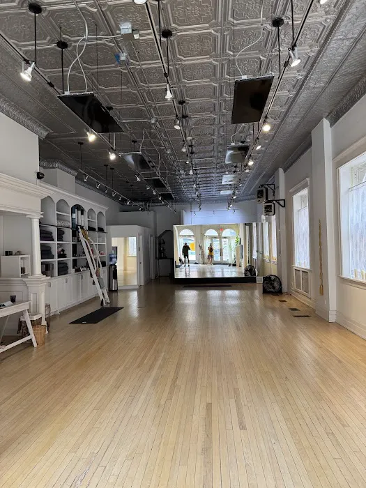 Hot Yoga Oak Park & Yoga Loft Studios Picture 10