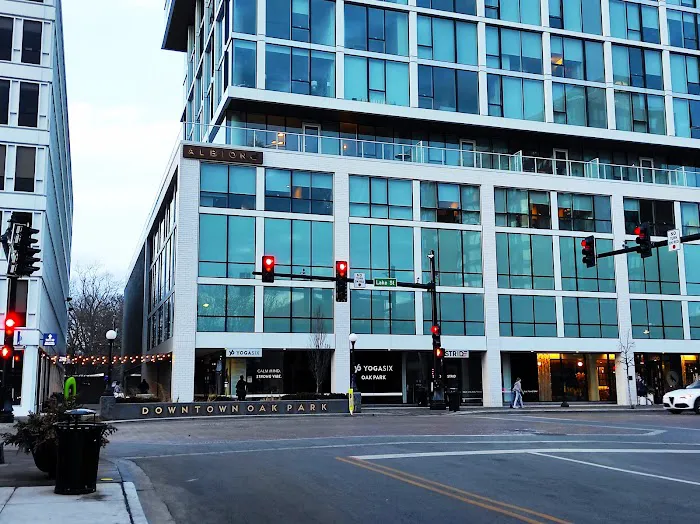 YogaSix Oak Park Picture 1