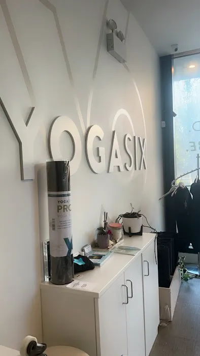 YogaSix Oak Park Picture 5