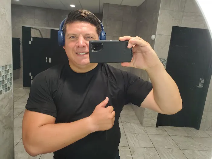 Planet Fitness Picture 9