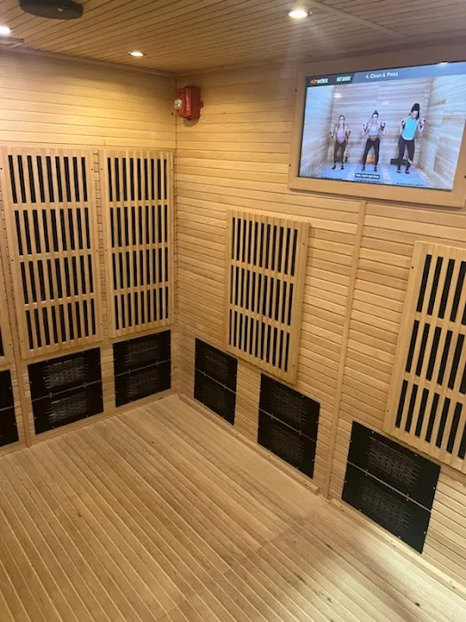 HOTWORX - Naperville, IL - 75th St Picture 3