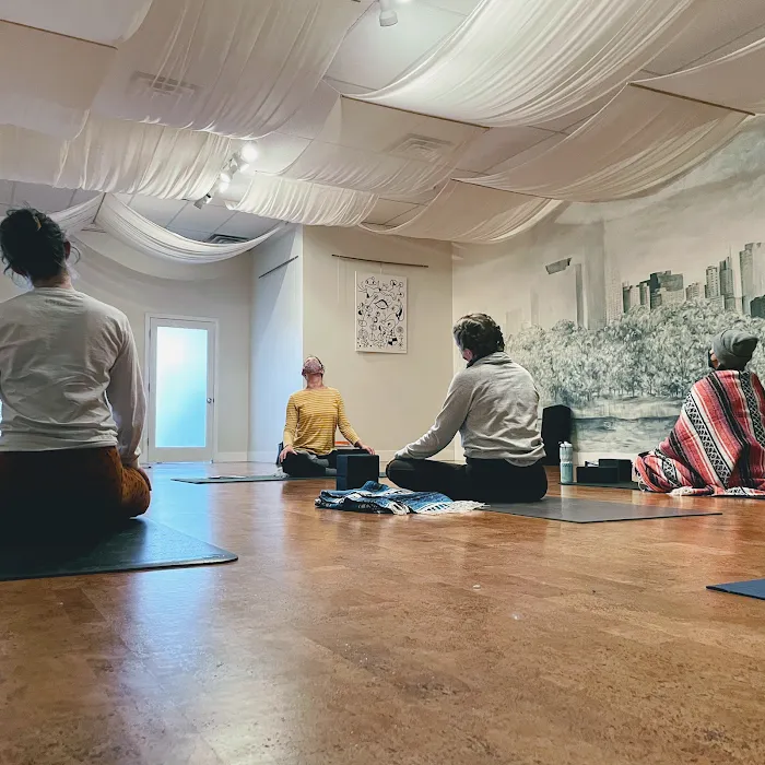 Big Shoulders Yoga Picture 3