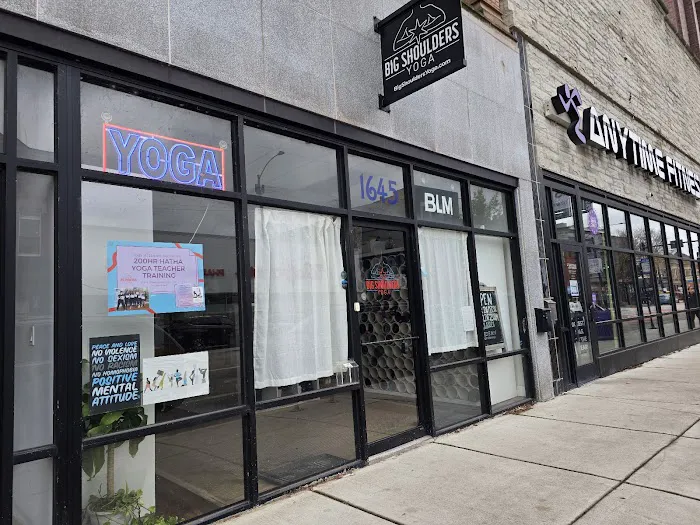 Big Shoulders Yoga Picture 5