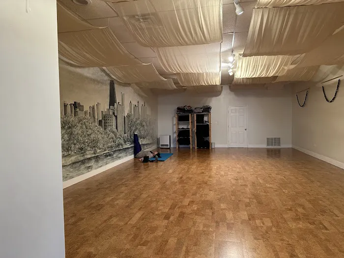 Big Shoulders Yoga Picture 9