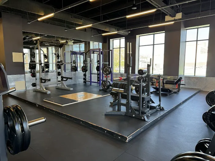 Logan Square Gym Picture 9