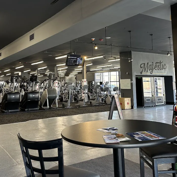Majestic Fitness Chicago Picture 9