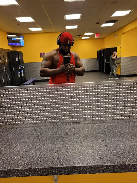 LA Fitness Picture 9