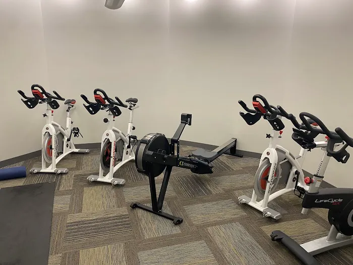 Oakbrook Terrace Tower Fitness Center Picture 8