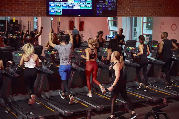 LA Fitness Picture 9