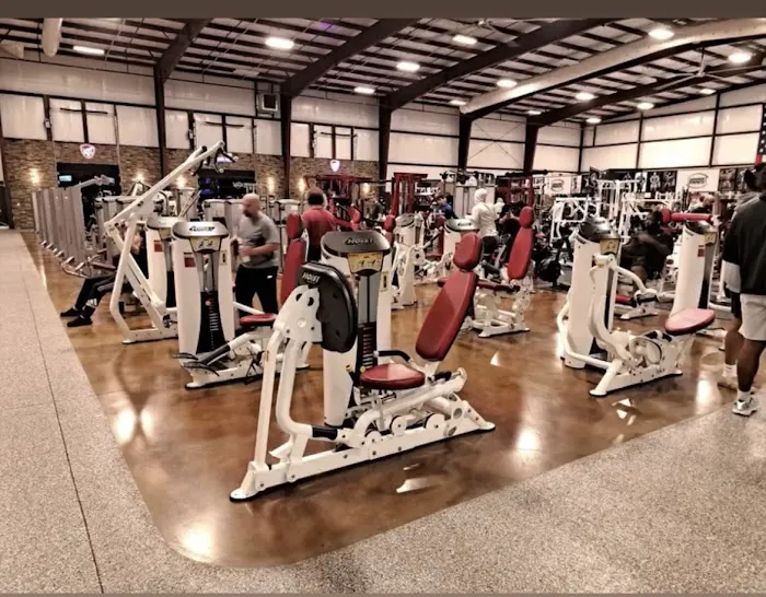 Iron Jungle Family Fitness Picture 1