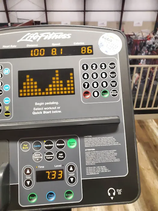 Iron Jungle Family Fitness Picture 10