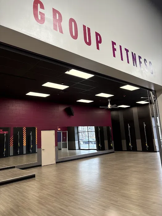 Crunch Fitness - Newark Picture 1