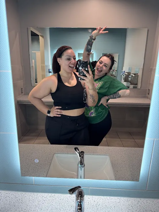 Crunch Fitness - Newark Picture 7