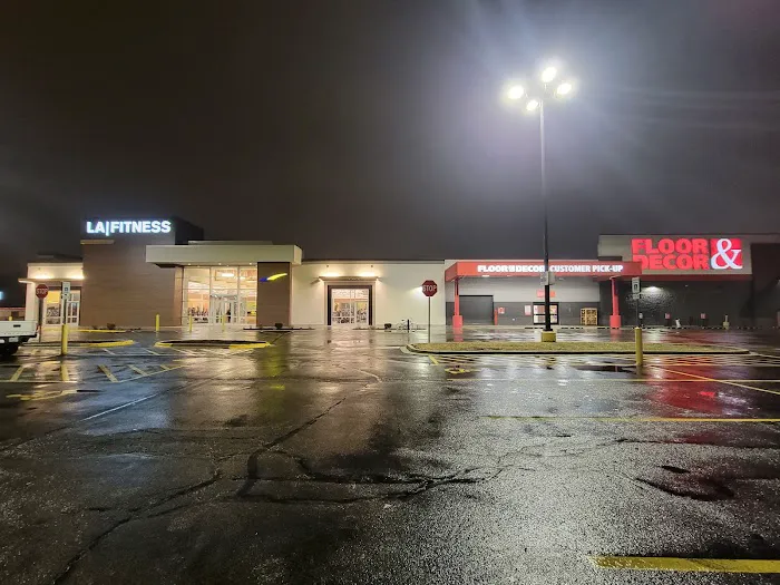 LA Fitness Picture 7