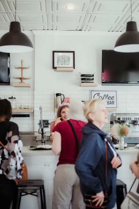 𝐭𝐡𝐞 𝐛𝐚𝐫𝐫𝐞 𝐞𝐩 studio + café Picture 1