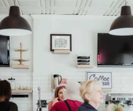 𝐭𝐡𝐞 𝐛𝐚𝐫𝐫𝐞 𝐞𝐩 studio + café