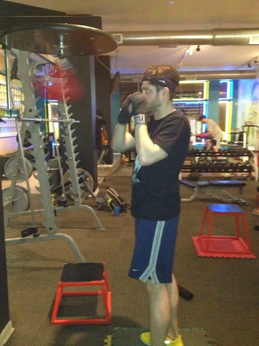 Chicago Fight House / Independence Park Picture 5