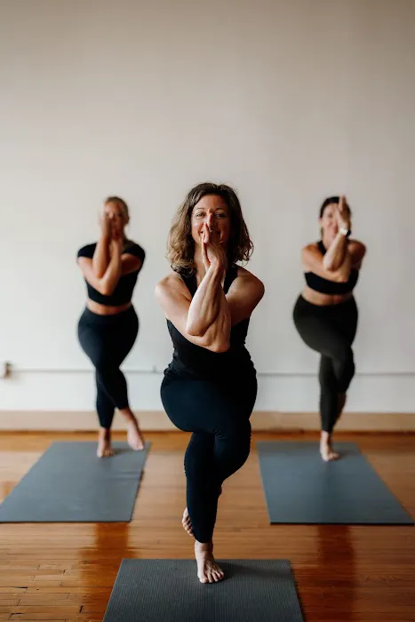 105F Hot Yoga, Pilates & Wellness - Wicker Park Picture 2