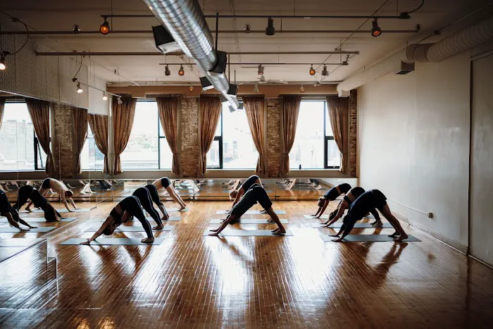 105F Hot Yoga, Pilates & Wellness - Wicker Park Picture 1
