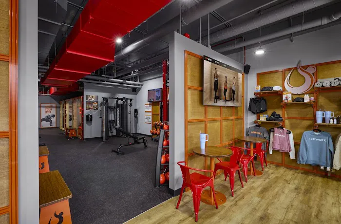 HOTWORX Elmhurst Picture 1