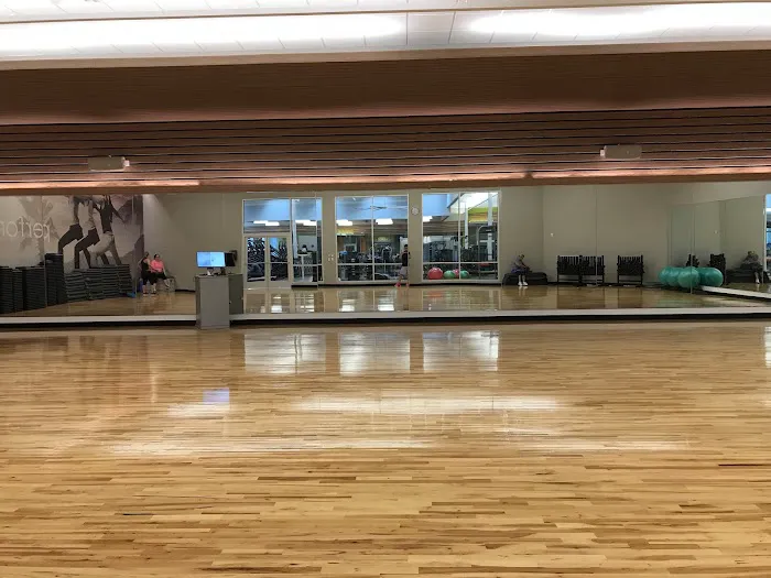 LA Fitness Picture 9