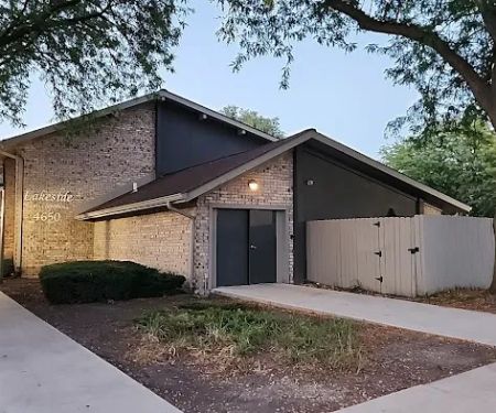Eastside Clubhouse at Lakeside Apartments