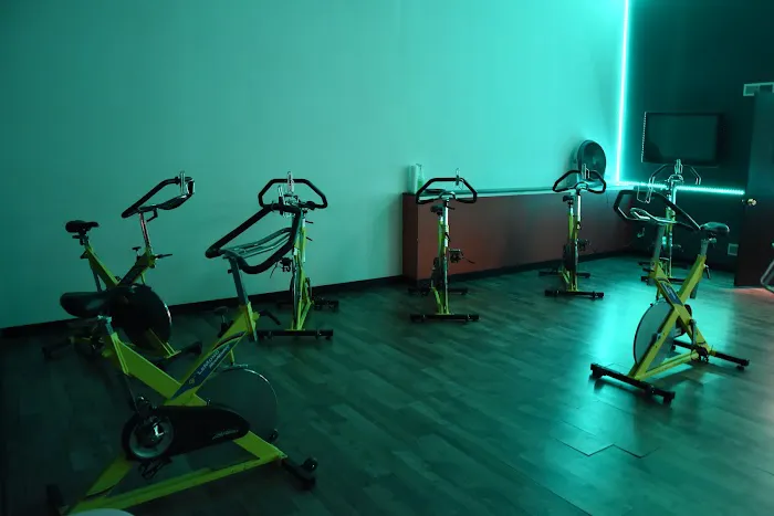 D&D Fitness and Tanning Picture 2