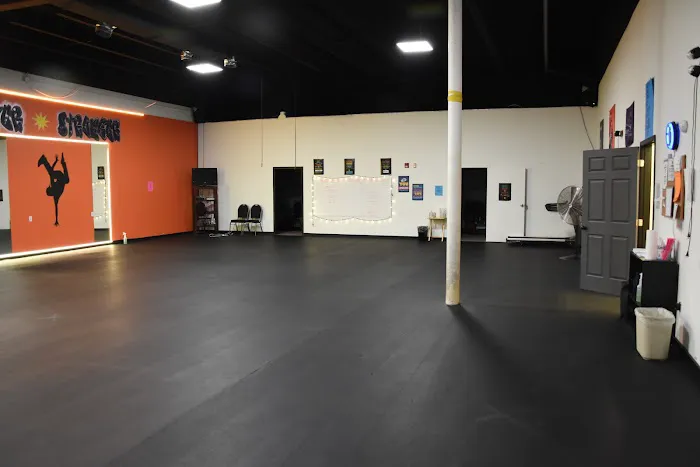 D&D Fitness and Tanning Picture 10