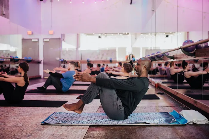 VIBE Lexington Barre, Yoga, Fitness Picture 2