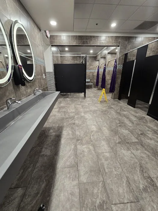 Planet Fitness Picture 9