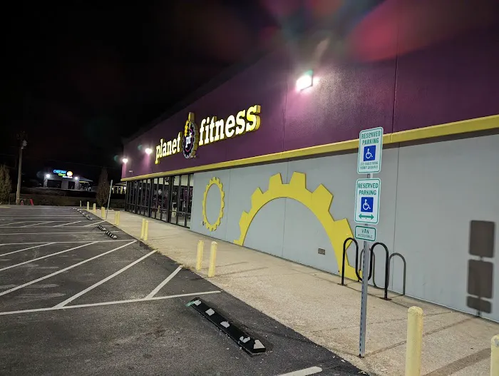Planet Fitness Picture 7