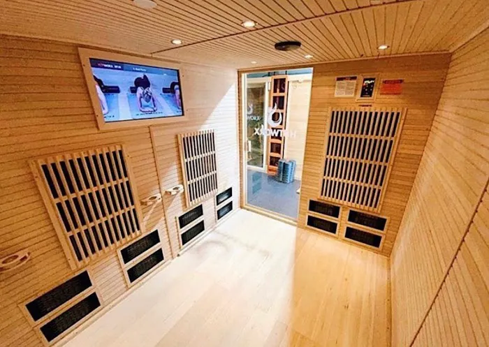 HOTWORX - Chicago, IL - River North Picture 3