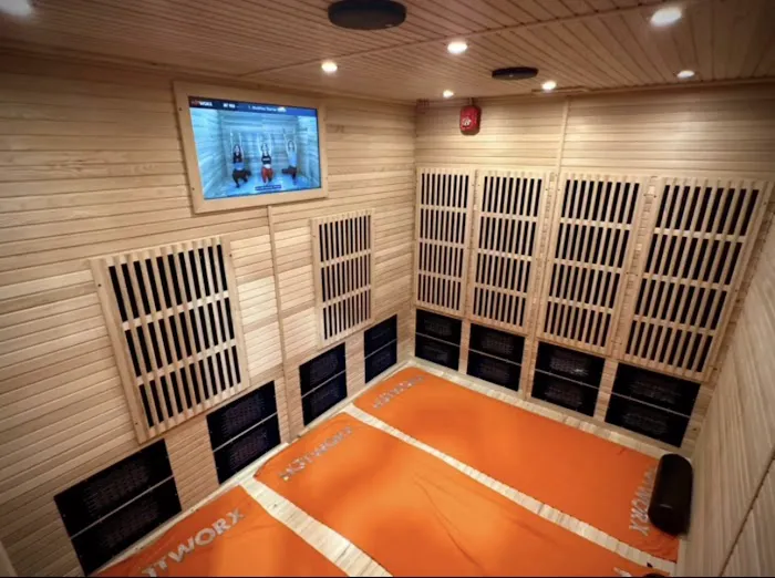 HOTWORX - Chicago, IL - River North Picture 8