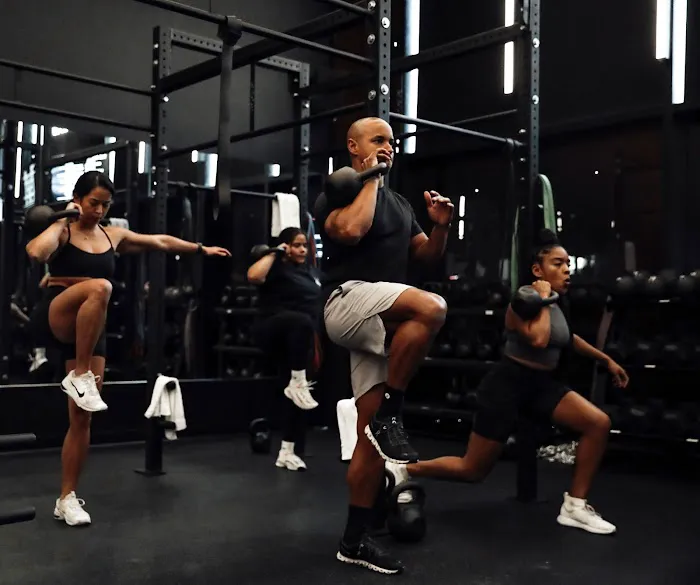 TRAIN MOMENT (River North) Picture 6