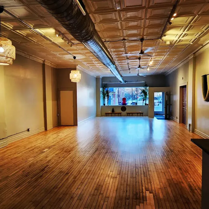 It's Lit Studio Yoga + Fitness Picture 5