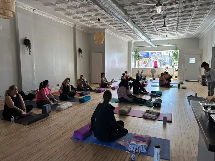 It's Lit Studio Yoga + Fitness Picture 3