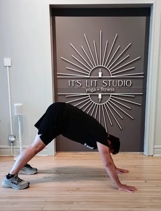 It's Lit Studio Yoga + Fitness Picture 8