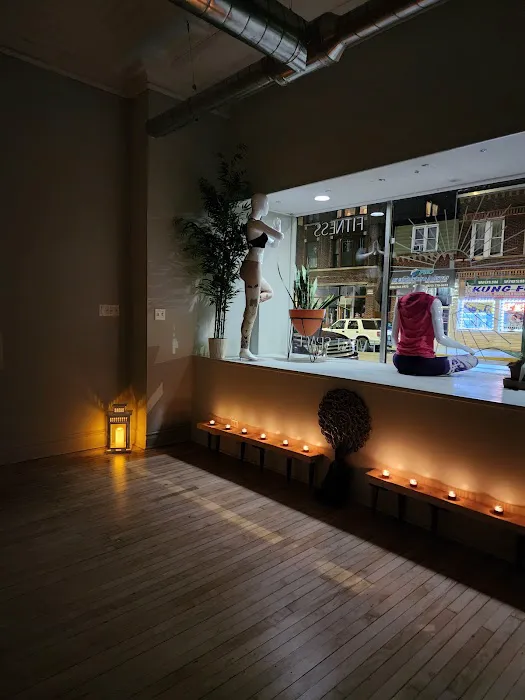 It's Lit Studio Yoga + Fitness Picture 7