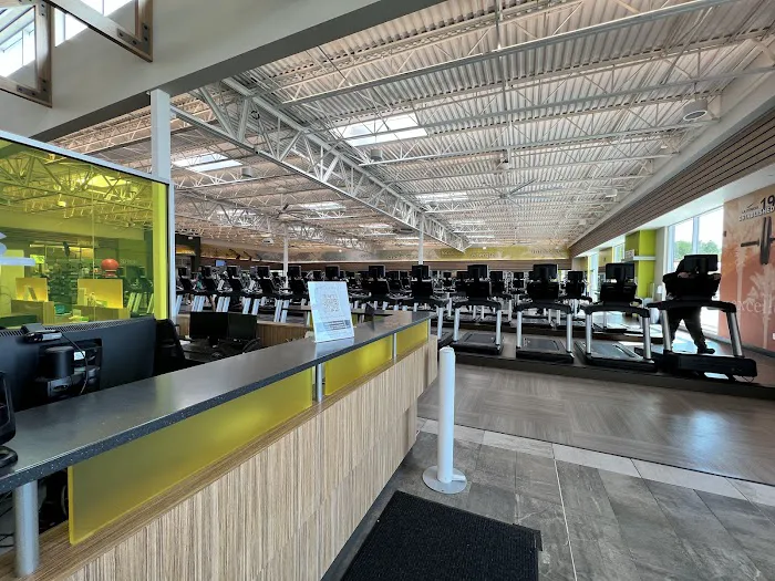 LA Fitness Picture 7