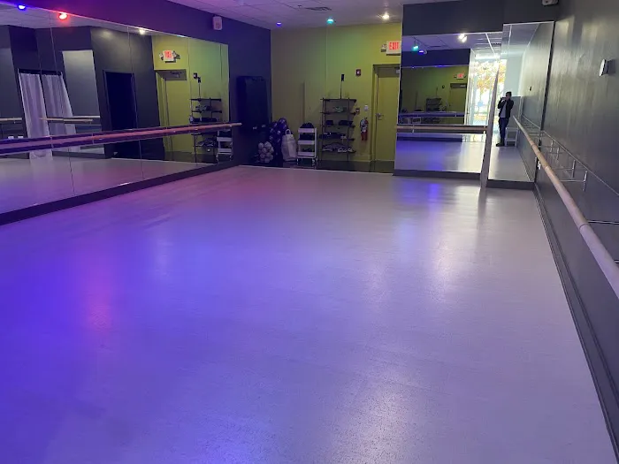 Neighborhood barre Oswego Picture 3