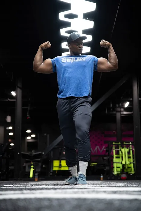 DMV IRON GYM Picture 8