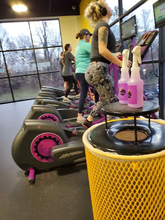 Planet Fitness Picture 10