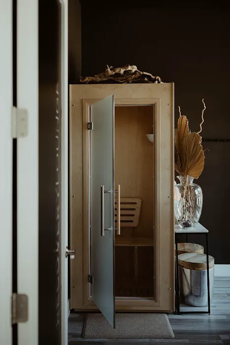 LUXBODY | HIIT Fitness & Recovery Lounge Picture 4