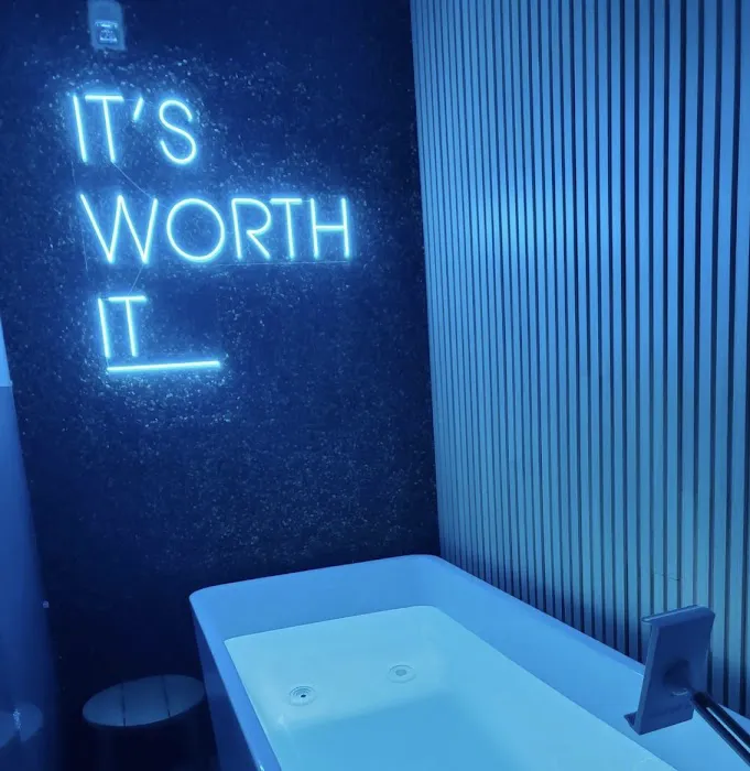 LUXBODY | HIIT Fitness & Recovery Lounge Picture 1