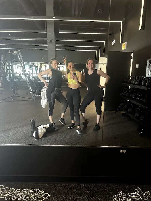 TRAIN MOMENT (Lincoln Park) Picture 7