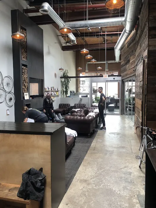 EDGE Athlete Lounge Picture 6