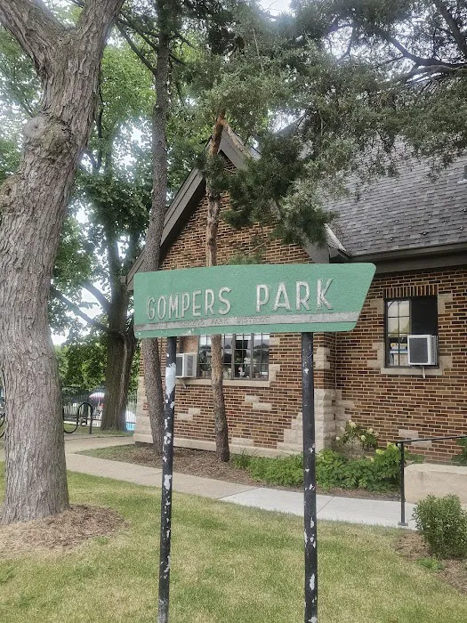 Gompers Park Fieldhouse Gymnasium Picture 2