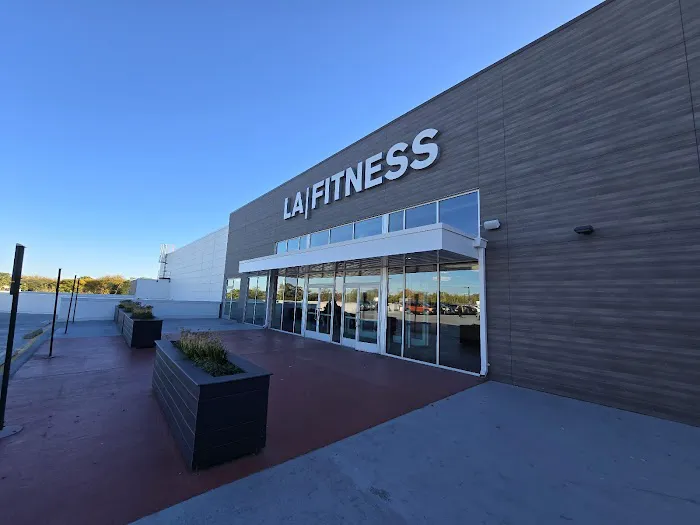 LA Fitness Picture 6